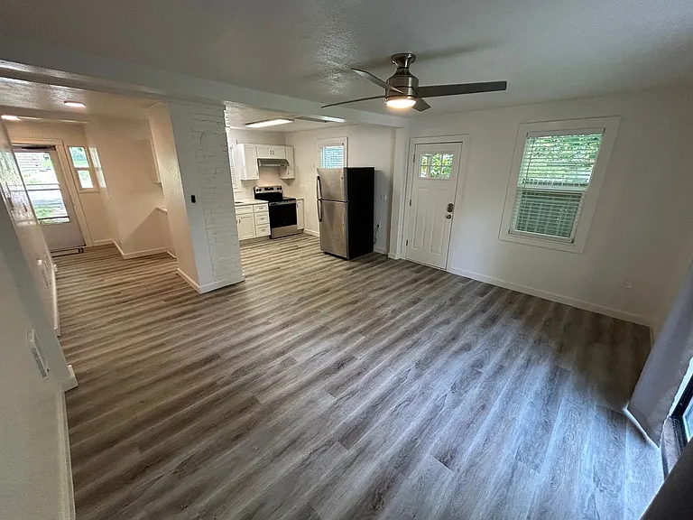 3112 W South Loop Ave — Photo 3