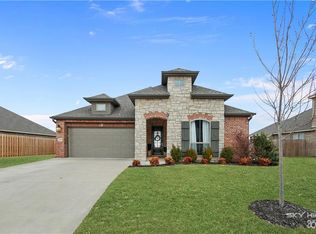 1408 Shook Dr, Cave Springs, AR 72718