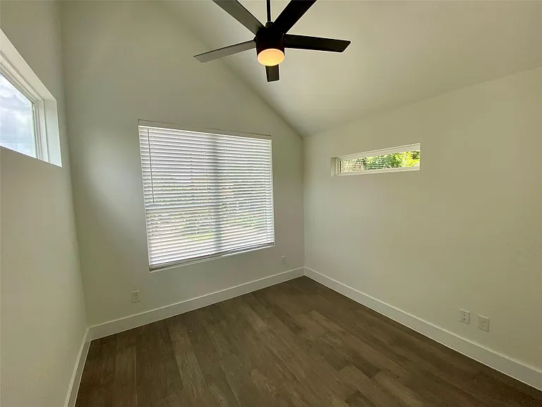 2500 Sweeney Ln #B — Photo 9