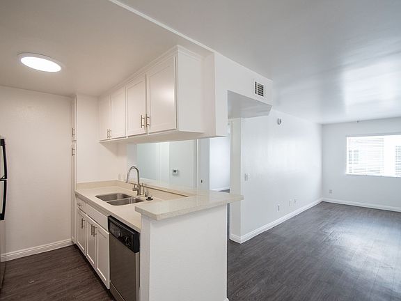 3rd image of 11030 Hartsook St #122