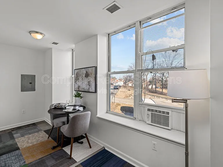 Riverview Apartments — Photo 14