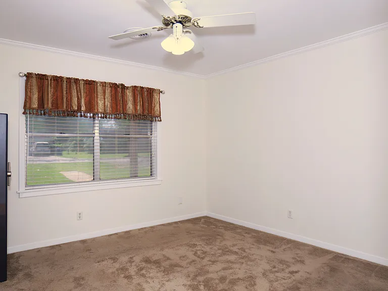 115 Irwin Rd — Photo 6