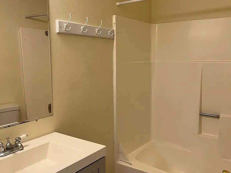 1415 W Yakima Ave — Photo 6