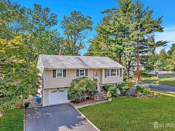 2nd image of 1460 Redwood Dr