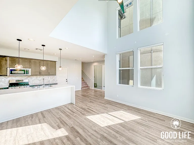 2114 Element Way — Photo 6
