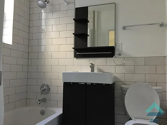 Rented by EXR | media 9