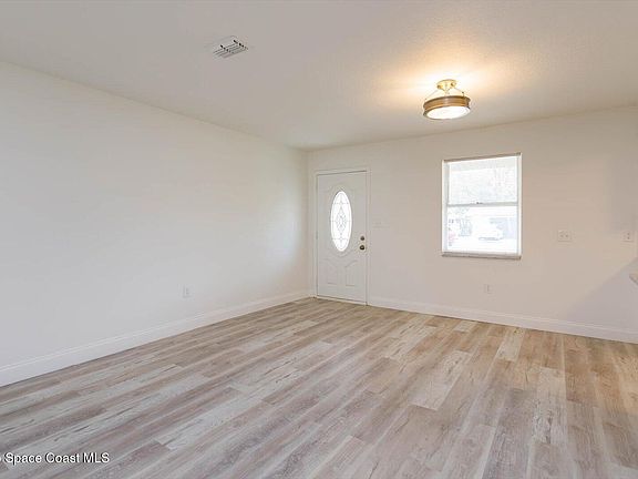 5th image of 500 Lincoln Ave