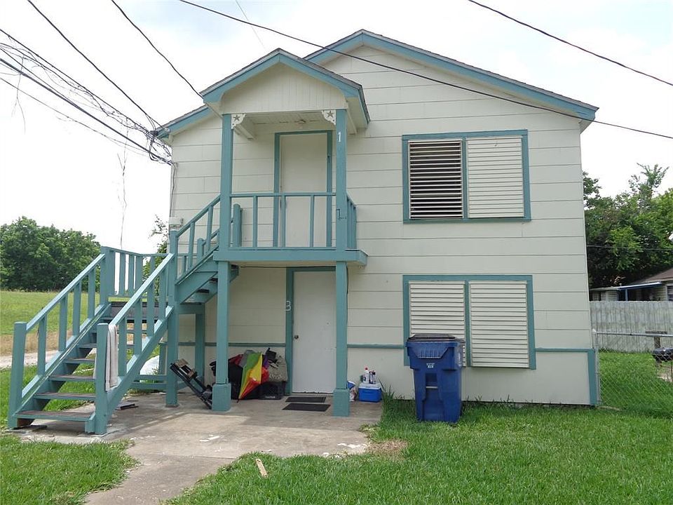 1st image of 1901 N Avenue G #1