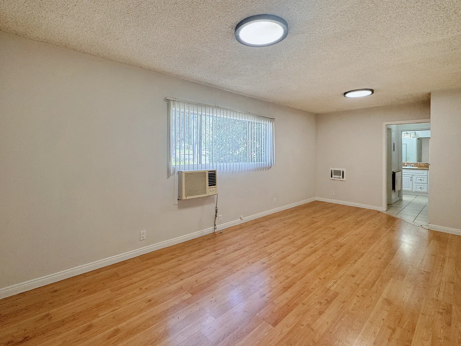 Studio, 475 sqft, $1,725 — Photo 4