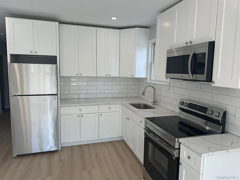 34 Bush Ave #2R — Photo 3
