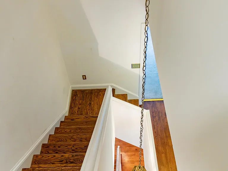 817 Botetourt Gdns — Photo 60