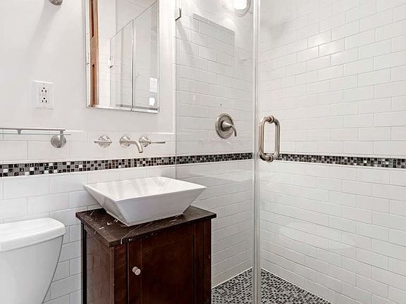 5th image of 307 W 20th St APT 3F