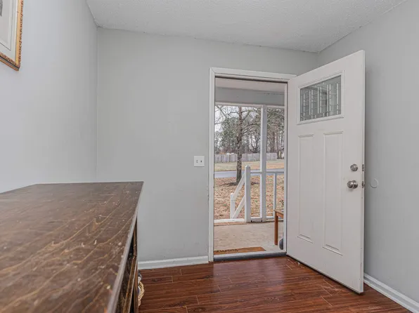 202 Snow Ln, Lexington, SC 29073