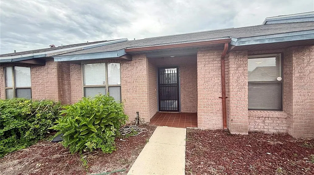 2 bed, 2.0 bath, 962 sqft, $1,600 — Photo 2