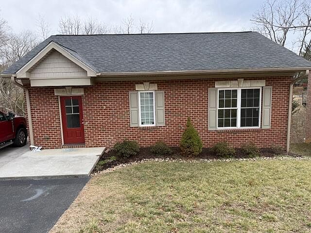 1st image of 5204 Lakeland Dr