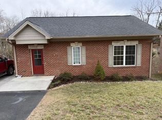 5204 Lakeland Dr, Roanoke, VA 24018