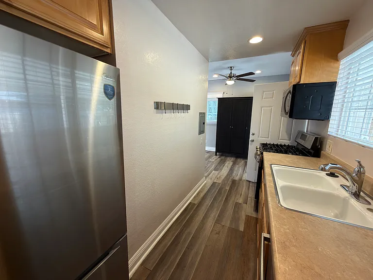 418 E La Veta Ave — Photo 10