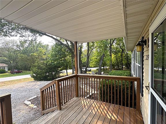 2nd image of 253 S Linn Valley Dr