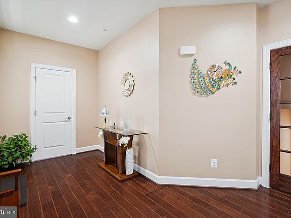 5th image of 10912 Fairmont Ln