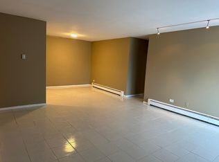 9S070 S Frontage Rd BUILDING 25, Willowbrook, IL