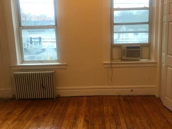 3rd image of 83 Ashland Ave #2L