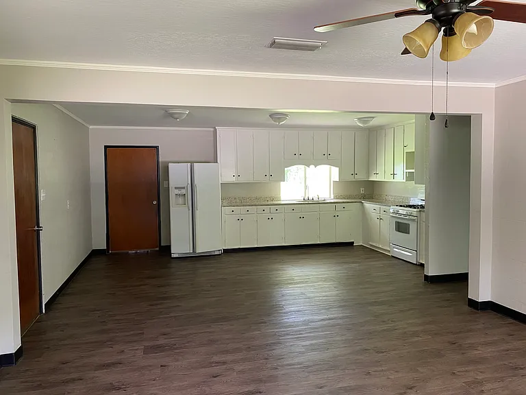 105 Albert St — Photo 4