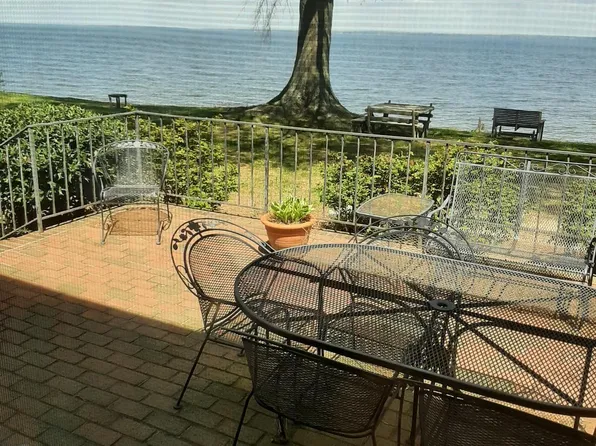 1031 N Glebe Rd, Montross, VA 22520