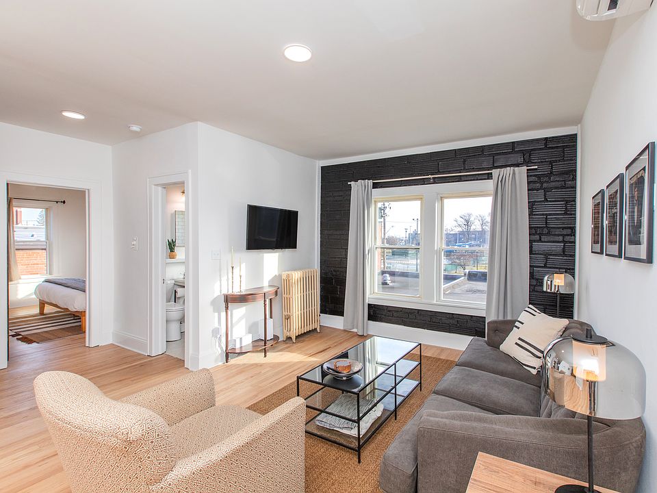 1st image of 1665 Clarence Ave APT 9