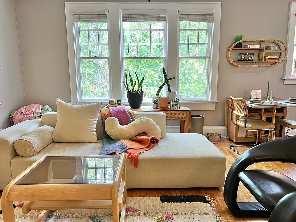 Spacious and sunny 1BR