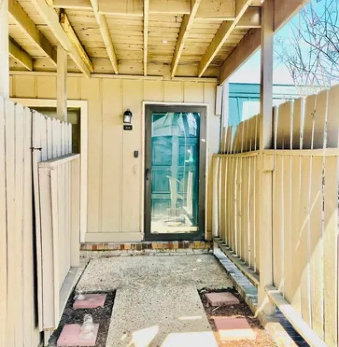 2 bed, 2.0 bath, 1058 sqft, $1,200 — Photo 1