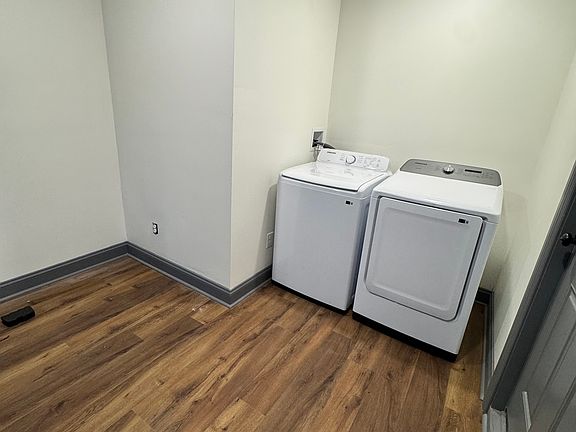 3rd image of 106 Roanoke Pkwy #2