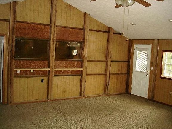 5th image of 960 Graceland Dr