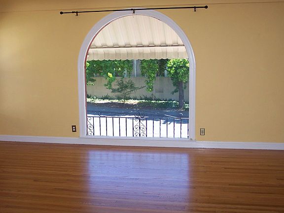2nd image of 904 Nebraska St