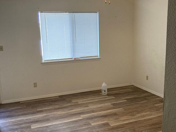 4th image of 512 N Locke Ave APT B
