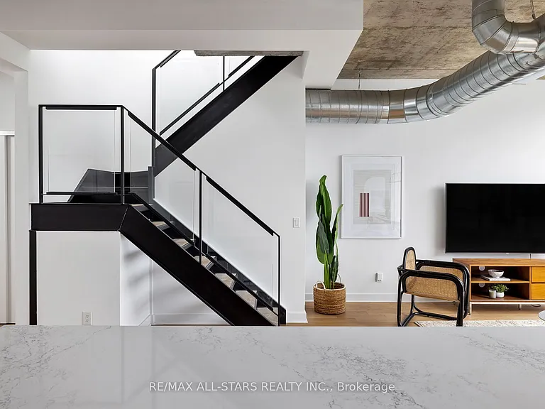 60 Bathurst St #Penthouse 1011 — Photo 17