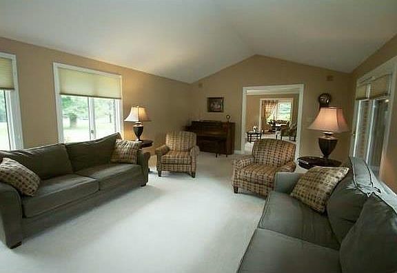 5th image of 204 N Pineridge Ct