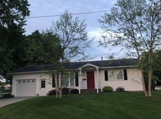 141 Scenic Dr, Vinton, IA 52349