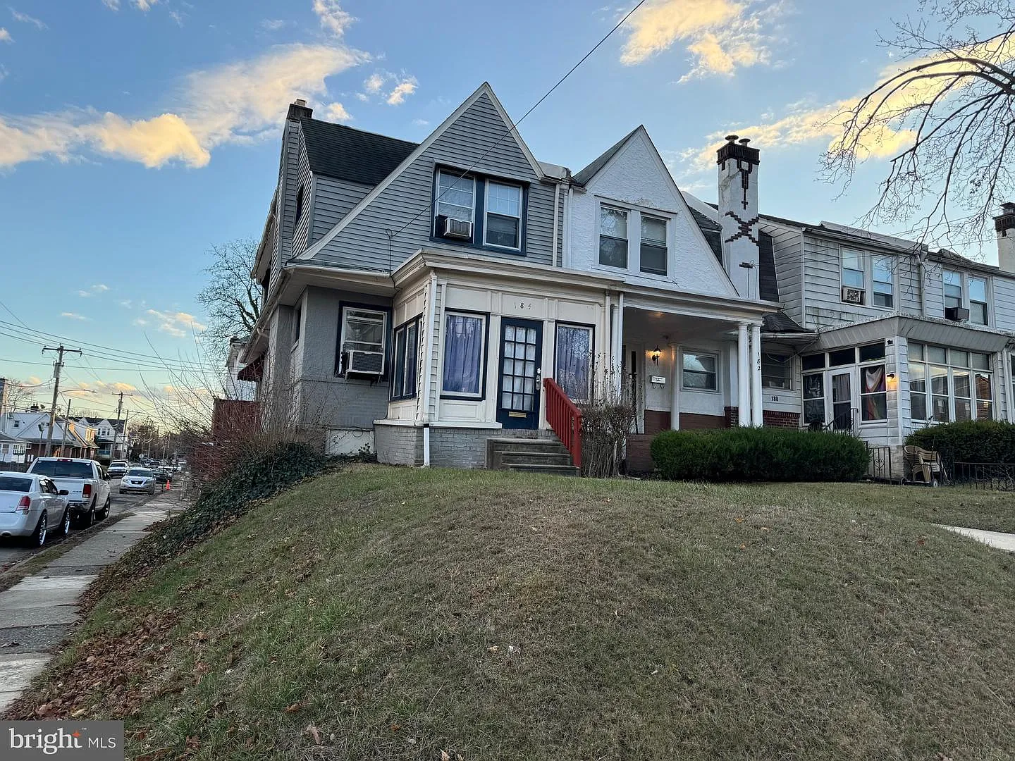 184 Midway Ave photo 1