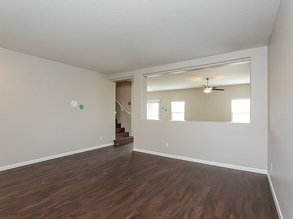 4th image of 918 S 118th Ln