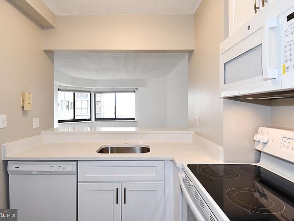 2nd image of 900 N Stafford St APT 1202