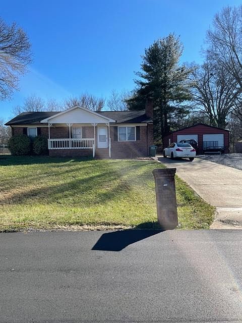 1st image of 104 Windward Dr