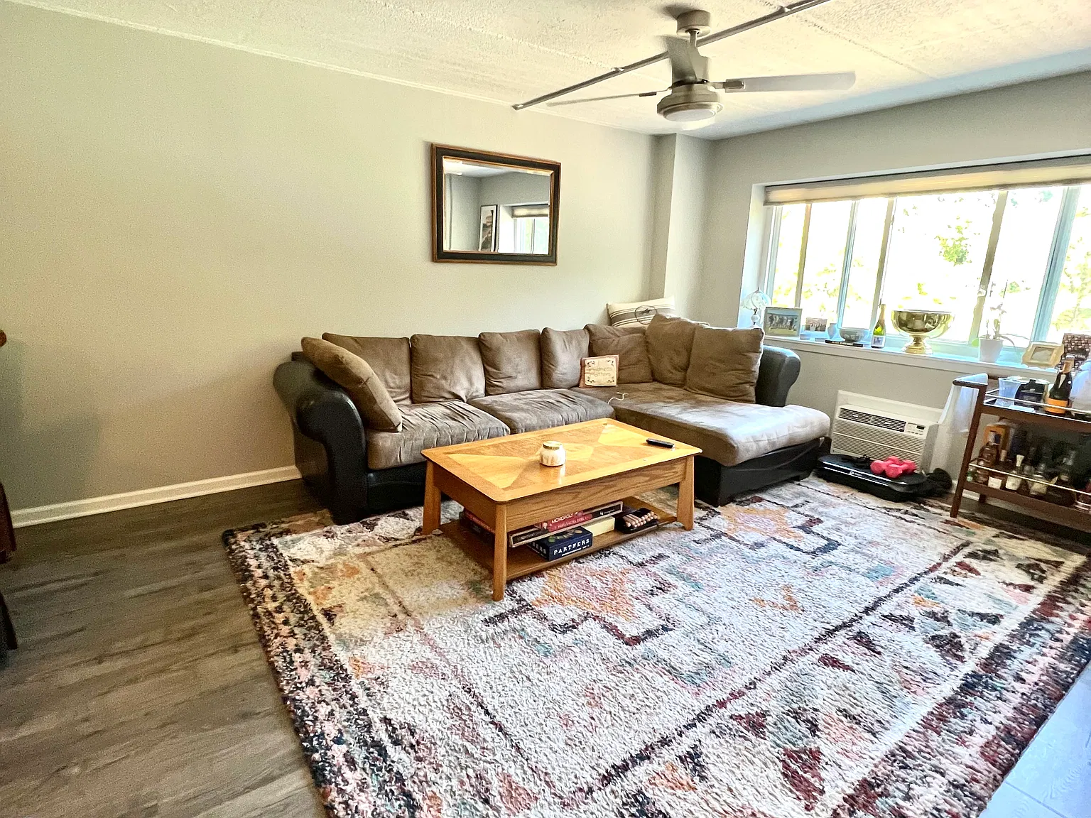 410 Benedict Ave — Photo 2
