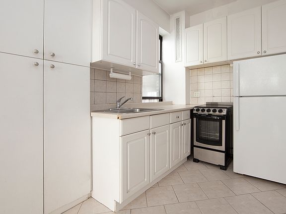 2nd image of 304 W 56th St APT 2B