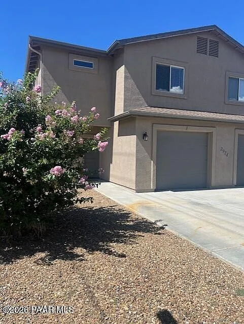 3 bed, 2.5 bath, 3195 sqft, $1,895 — Photo 1