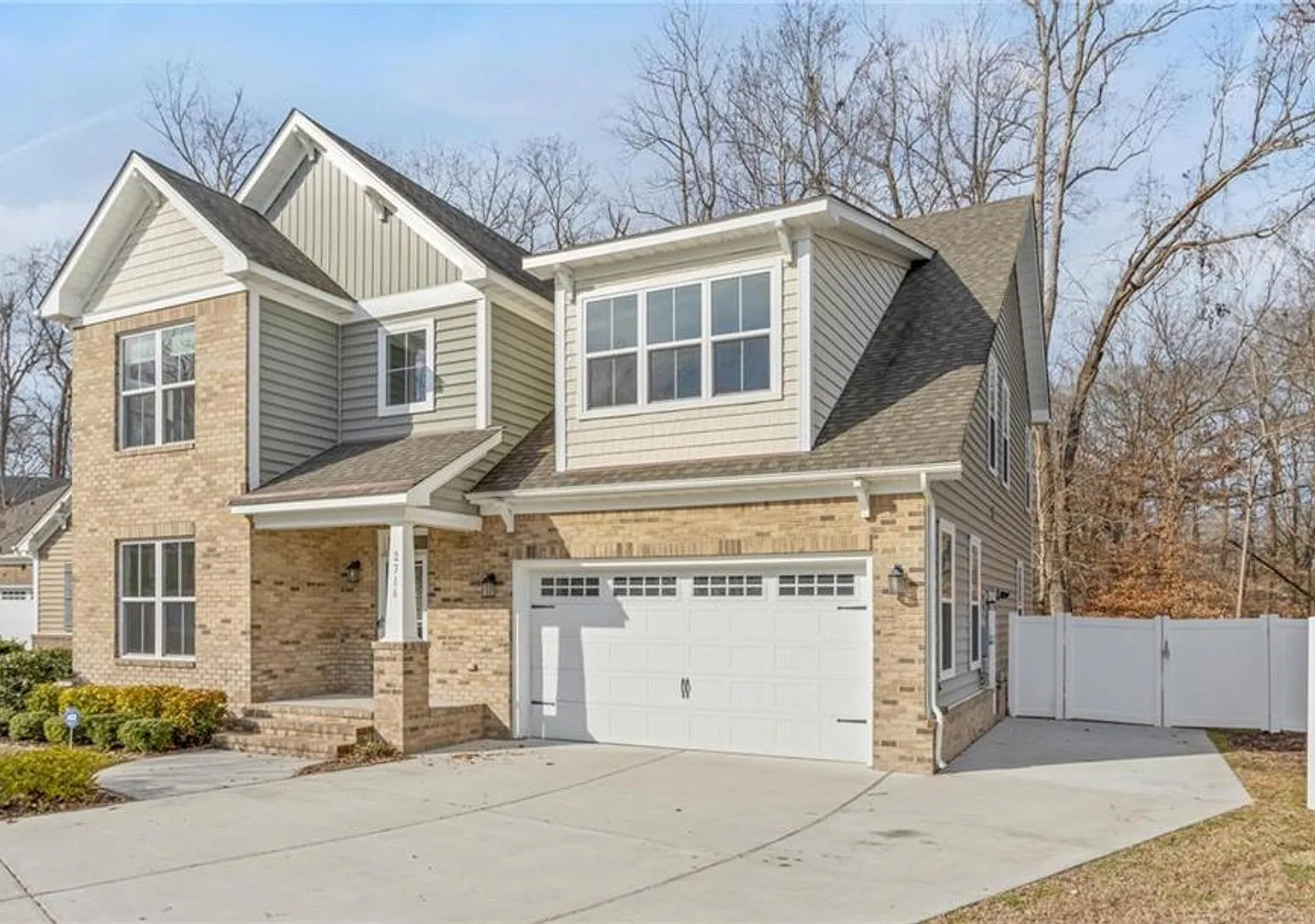 6 Bedroom 3 Bath home with over 3400sqft in Suffolk. Available 10/1 — Photo 2