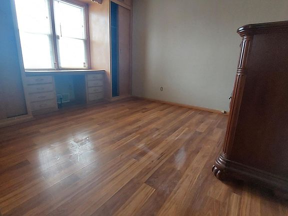 5th image of 4925 Vincent Ave N #4927