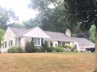 37 Pondview Dr, Springfield, MA 01118