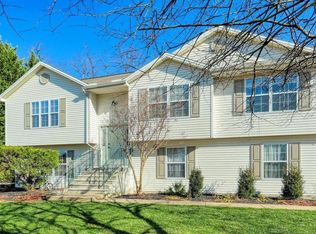 5 Trout Ln, Stewartstown, PA 17363