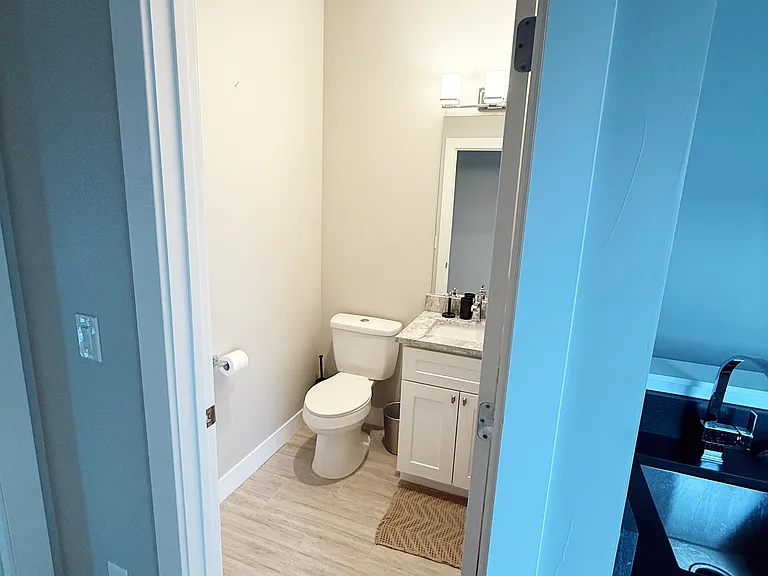 1276 Yates St — Photo 31