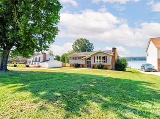 152 N Shore Dr, Cherryville, NC 28021